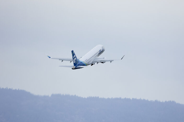 Οι ΗΠΑ καθηλώνουν τα Boeing 737 MAX 9 για ελέγχους ασφαλείας μετά την αποκόλληση πόρτας σε πτήση