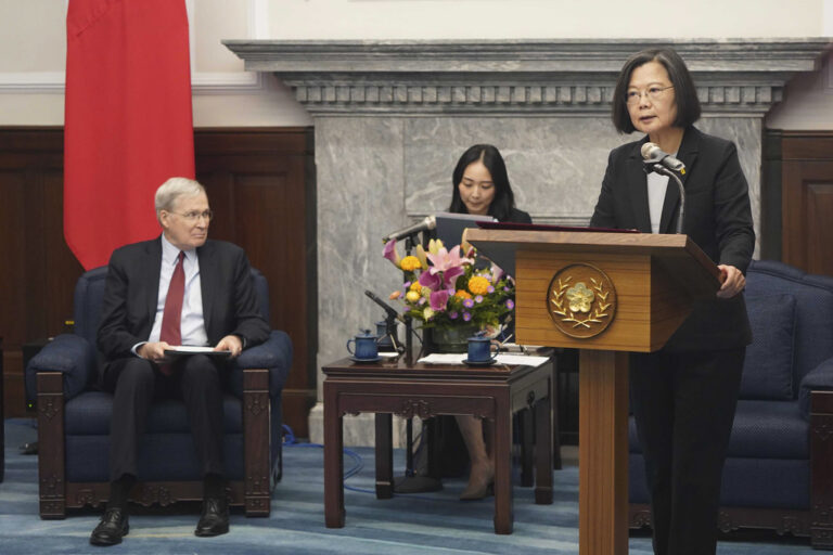 Η απερχόμενη πρόεδρος της Ταϊβάν εξαίρει τη «στενή και ακλόνητη εταιρική σχέση» με τις ΗΠΑ