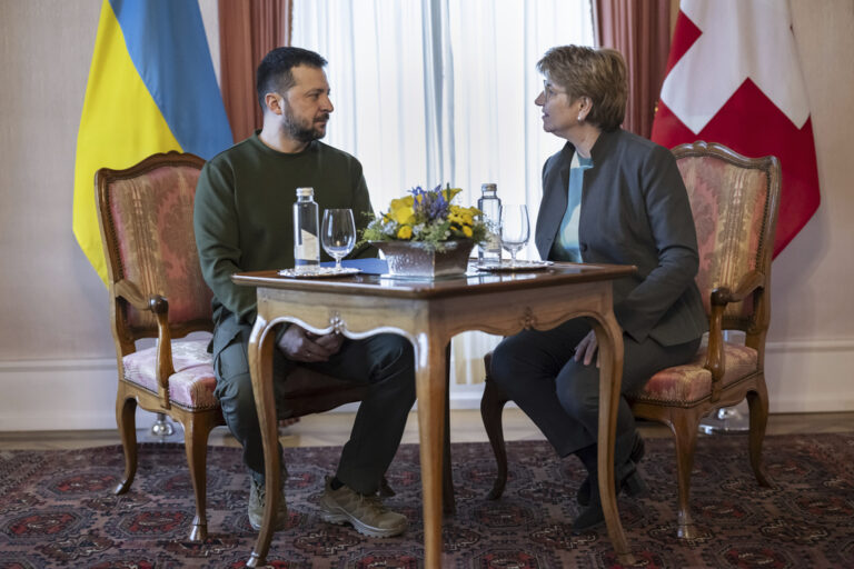 Η Ελβετία θα φιλοξενήσει διεθνή σύνοδο για την ειρήνη στην Ουκρανία μετά από αίτημα του Β. Ζελένσκι