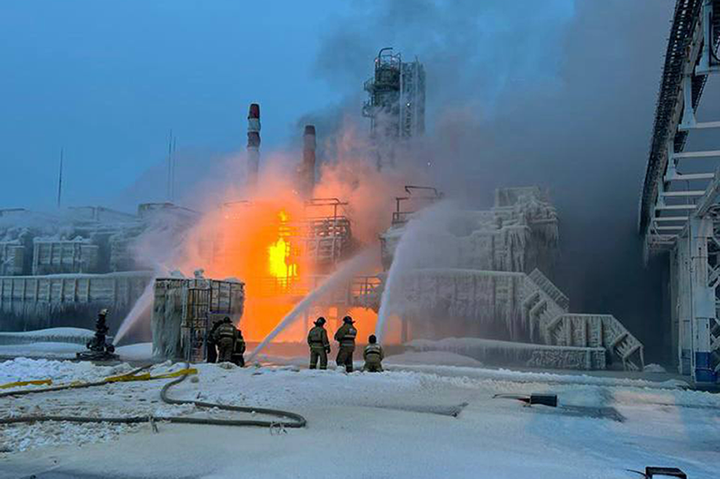 Σε κατάσταση συναγερμού οι υποδομές στην περιφέρεια του Λένινγκραντ μετά την πυρκαγιά στον σταθμό αερίου της Novatek