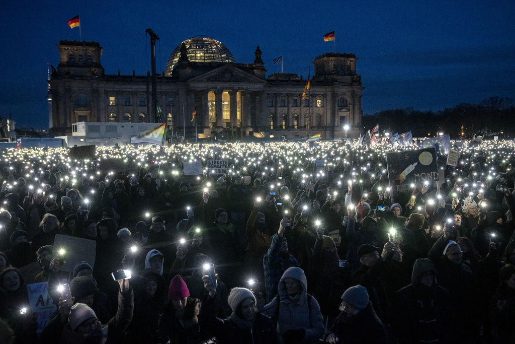 Γερμανία: Εκατοντάδες χιλιάδες διαδήλωσαν κατά του AfD – Υπερασπίζονται τη δημοκρατία και το Σύνταγμα, δηλώνει ο πρόεδρος Σταϊνμάιερ