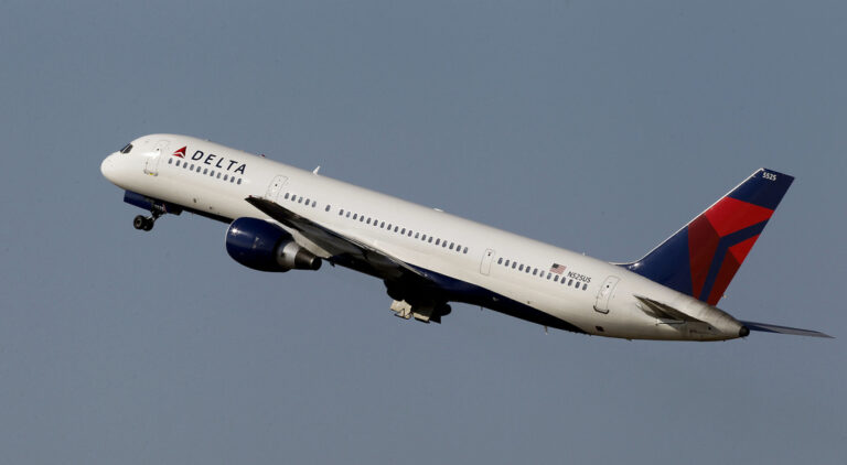 ΗΠΑ: Αποκολλήθηκε τροχός από Boeing 757 καθώς τροχοδρομούσε για να απογειωθεί