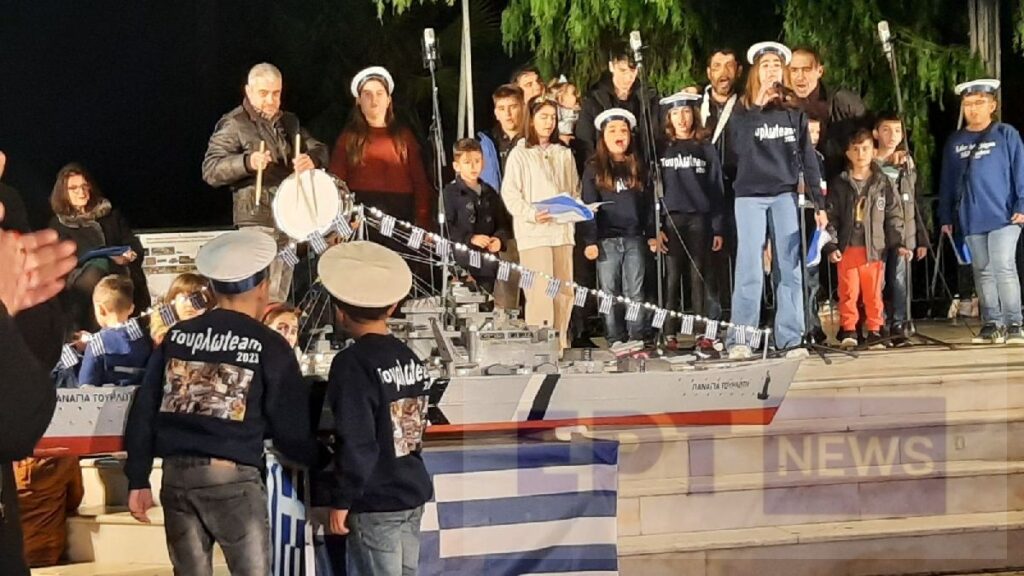 Χίος: Έντεκα Αγιοβασιλιάτικα καραβάκια συνέχισαν το έθιμο (video)