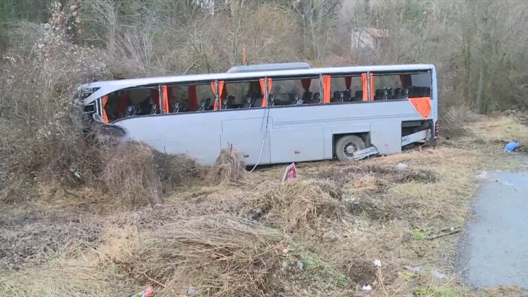 Βουλγαρία: Σύγκρουση λεωφορείου με φορτηγό, με ελαφρά τραύματα οκτώ Έλληνες – Μαρτυρίες από το τροχαίο