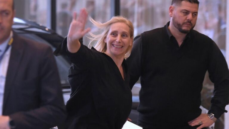 Karina Milei: Το «μόνο πρόσωπο που ακούει» ο πρόεδρος της Αργεντινής