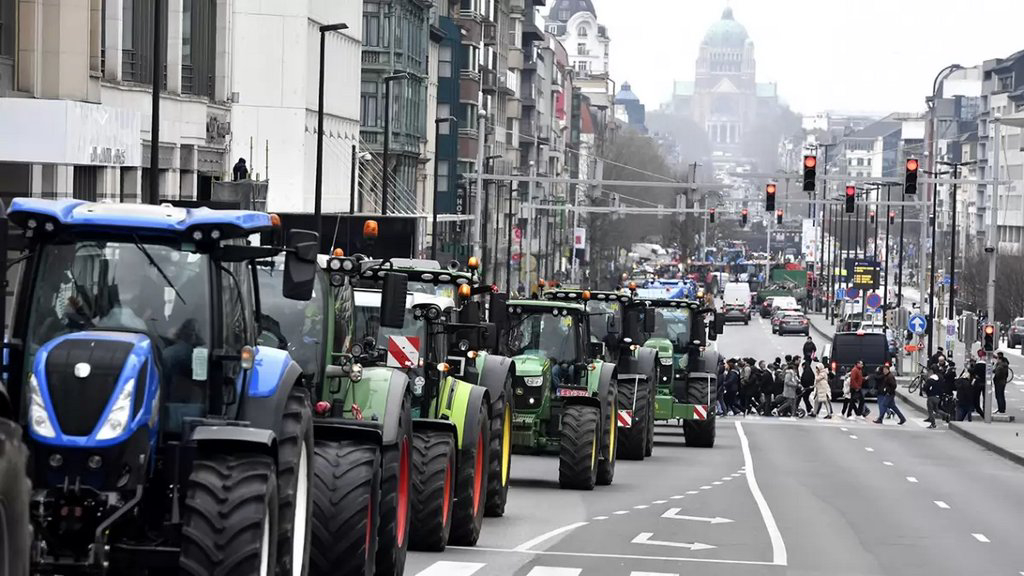 Με καθυστέρηση ξεκίνησε ποδοσφαιρικός αγώνας στο Βέλγιο εξαιτίας κινητοποίησης των αγροτών