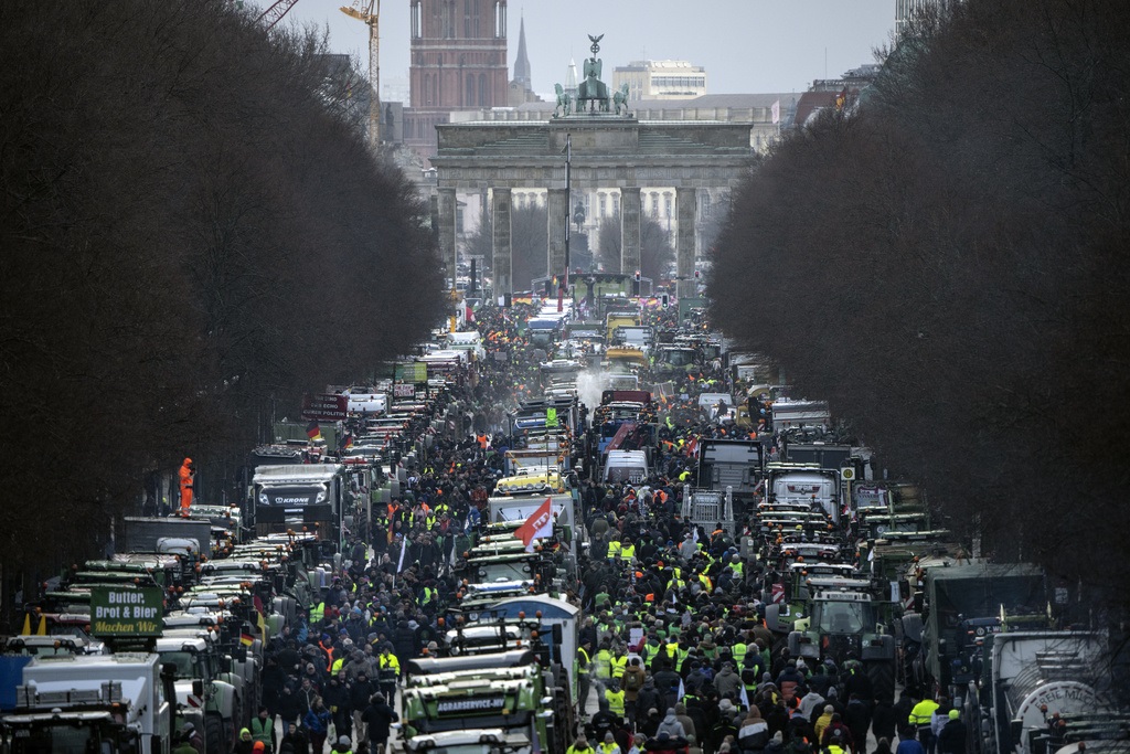 Γερμανία: Συλλαλητήριο αγροτών στην Πύλη του Βρανδεμβούργου