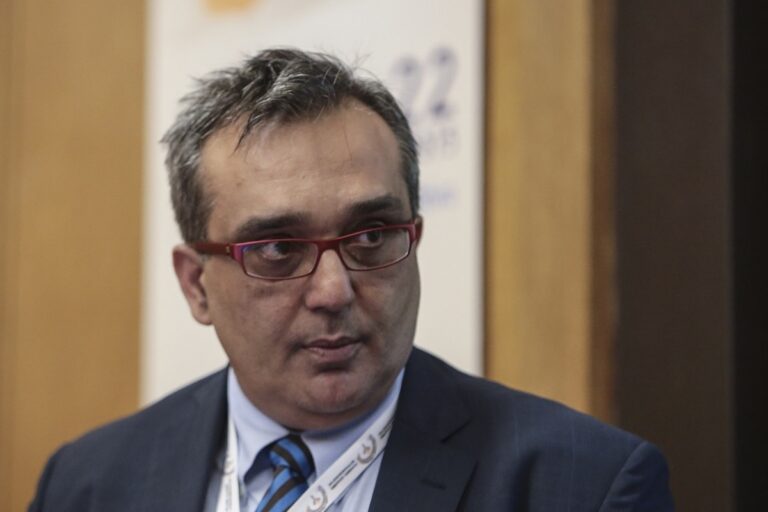 Ο Καθηγητής νευρολογίας του ΑΠΘ Νικ. Γρηγοριάδης βραβεύτηκε από την Ακαδημία Αθηνών για την έρευνα στην αντιμετώπιση της Σκλήρυνσης κατά Πλάκας