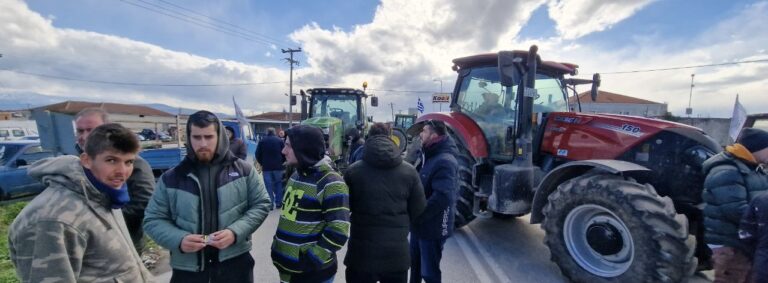 Συμβολικός αποκλεισμός της παλιάς εθνικής από αγρότες της Μαγνησίας στο ύψος του Στεφανοβικείου