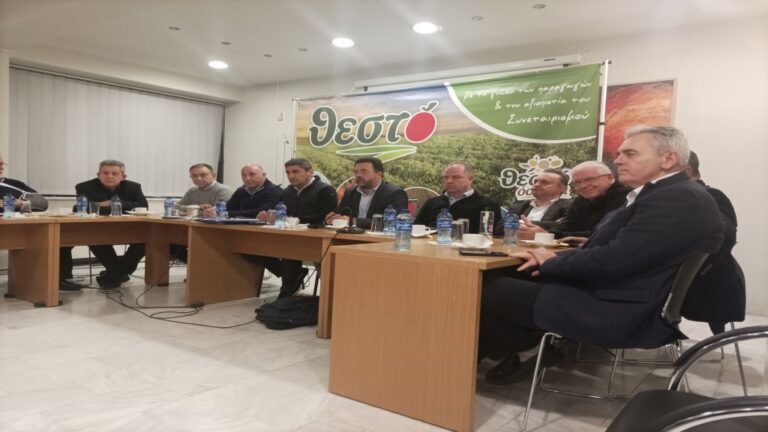 Σύσκεψη κυβερνητικού κλιμακίου στον αγροτικό συνεταιρισμό ΘΕΣΤΟ