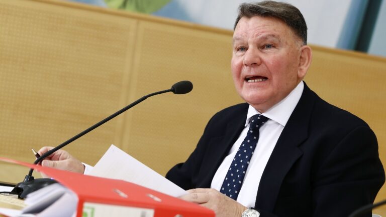 Κούγιας: «Είμαι εδώ για να ξεβρωμίσει το ποδόσφαιρο, αυτό θέλει ο Μαρινάκης. Ήμουν Παναθηναϊκός αλλά τελείωσαν οι σχέσεις μας»