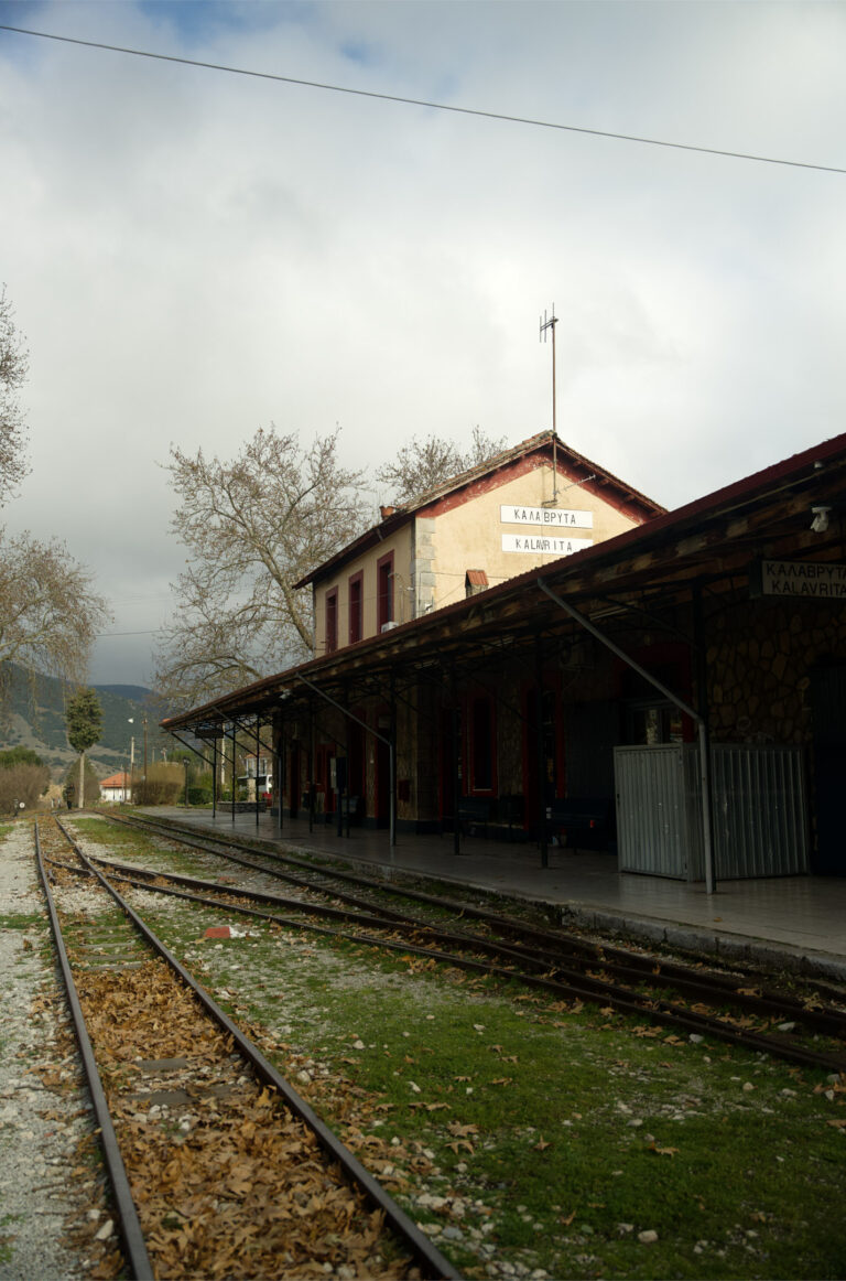 Απεγκλωβίστηκαν οι επιβάτες της ακινητοποιημένης αμαξοστοιχίας στην Τρικλιά