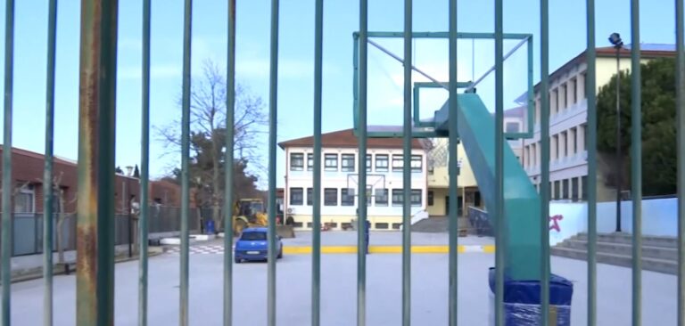 Θεσσαλονίκη: Κλειστό σήμερα το 4ο δημοτικό σχολείο Πεύκων λόγω της καθίζησης στο προαύλιο
