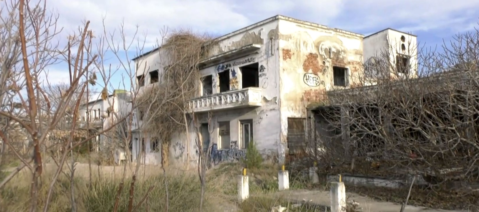 Αυτοψία της ΕΡΤ: Απέραντος σκουπιδότοπος το εγκαταλελειμμένο εργοστάσιο της ΑΓΝΟ στη Θεσσαλονίκη