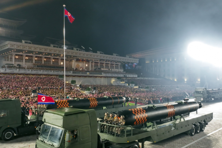Βόρεια Κορέα: Με δοκιμή «ραδιενεργού τσουνάμι» διαμαρτύρεται για τα γυμνάσια ΗΠΑ -Ιαπωνίας και Ν. Κορέας