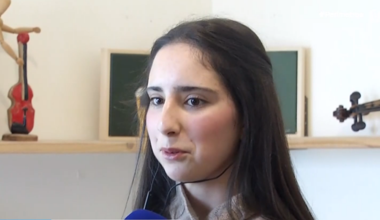 Κυβέλη Πολέντα: Η αυτοδίδακτη βιολίστρια με το πηγαίο ταλέντο που φιλοδοξεί να γίνει η πρώτη στον κόσμο