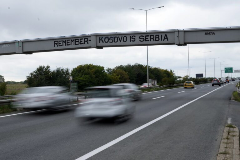 Ελεύθερη η είσοδος στο Κόσοβο για τα οχήματα με σερβικές πινακίδες κυκλοφορίας