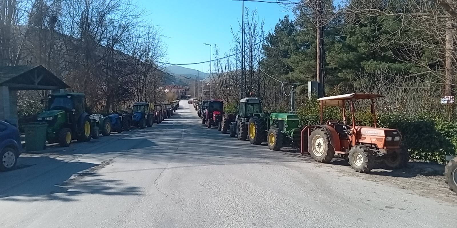 Δίωρος αποκλεισμός του τελωνείου των Κήπων για φορτηγά από αγρότες του Έβρου