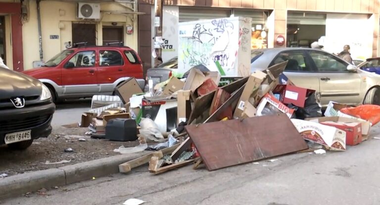 Αυτοψία της ΕΡΤ3 στους δρόμους της Θεσσαλονίκης – Απομακρύνονται τα ογκώδη σκουπίδια