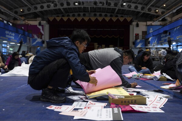 Άνοιξαν οι κάλπες στην Ταϊβάν για τις κρίσιμες εκλογές, υπό το αυστηρό βλέμμα του Πεκίνου
