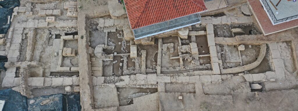 Ανασκαφές στο ιερό της Αμαρυσίας Αρτέμιδος στην Αμάρυνθo – Στο φως ένας ακόμη ναός για τη θεά και πλούσια αναθήματα