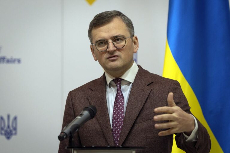 ΥΠΕΞ Ουκρανίας: «Υπήρξαν φορές που ήθελα να  γρονθοκοπήσω τον Ρώσο ομόλογό μου»