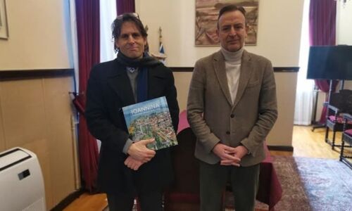Συνάντηση δημάρχου Ιωαννίνων με τον Πρόξενο της Ελλάδας στο Αργυρόκαστρο