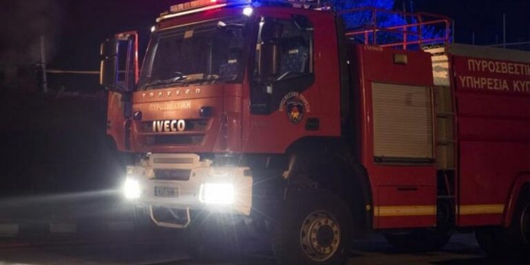 Θεσσαλονίκη: Φωτιά στο εγκαταλελειμμένο εργοστάσιο της ΑΓΝΟ