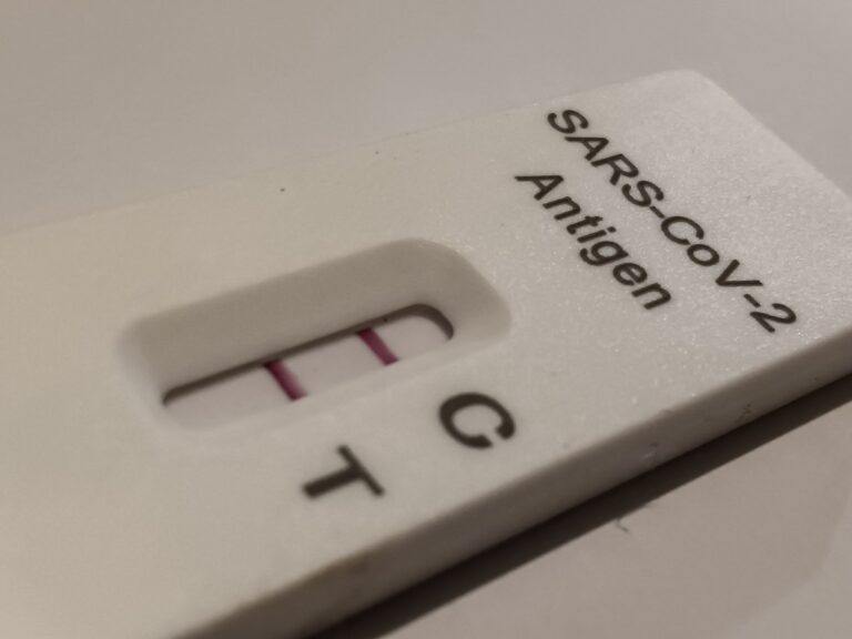 Πάτρα: Καλπάζει ο κορoνοϊός στην Αχαΐα – Μεγάλη αύξηση του ιικού φορτίου