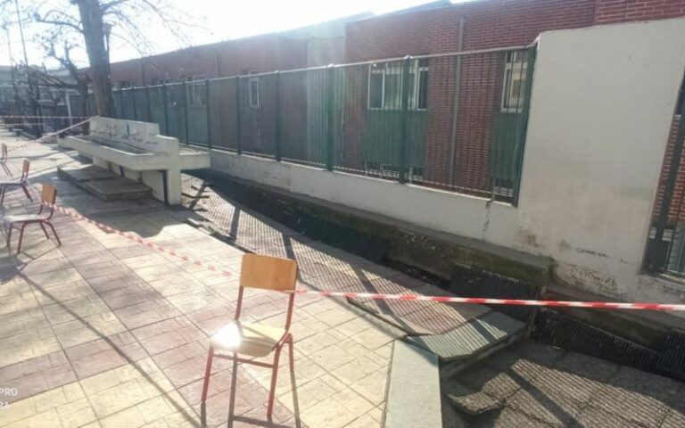 Θεσσαλονίκη: Καθίζηση σε αυλή σχολείου στα Πεύκα – Από τύχη δεν υπήρξαν τραυματισμοί