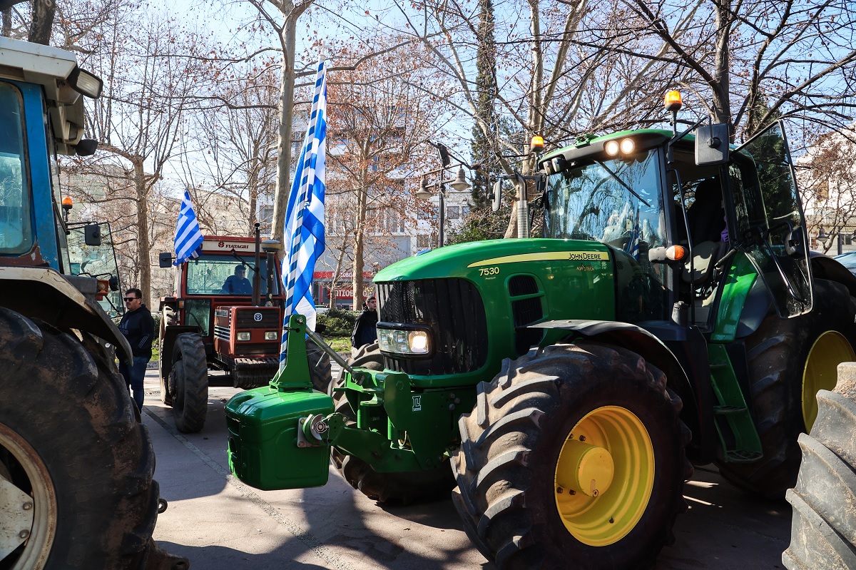 Αγροτικές κινητοποιήσεις: Συμμετοχή στις συγκεντρώσεις μνήμης για τα θύματα της τραγωδίας των Τεμπών