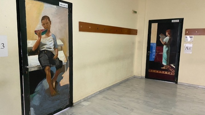 Θεσσαλονίκη: Μαθητές μετέτρεψαν σε έργα τέχνης τις πόρτες των αιθουσών διδασκαλίας στο 9ο Γυμνάσιο Καλαμαριάς