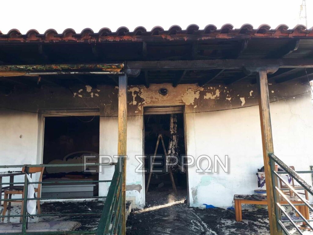 Σέρρες: Φωτιά από σόμπα σε σπίτι στο Λευκώνα (φώτο)
