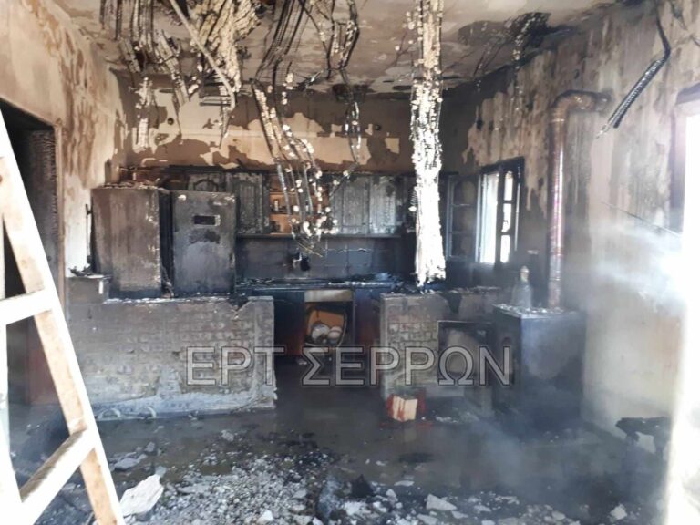 Σέρρες: Φωτιά από σόμπα σε σπίτι στο Λευκώνα (φώτο)