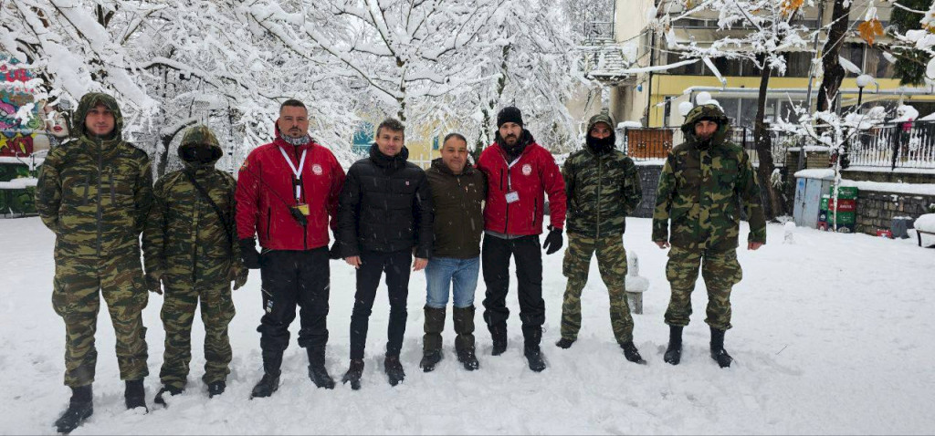 Δράσεις αποχιονισμού στο Δήμο Μάνδρας – Ειδυλλίας με συνεργασία στρατού, πυροσβεστικής, εθελοντών