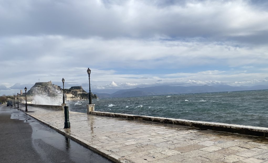 Κέρκυρα: Κλειστό το πορθμείο για όλα τα πλοία Κέρκυρα: Κλειστό το πορθμείο για όλα τα πλοία