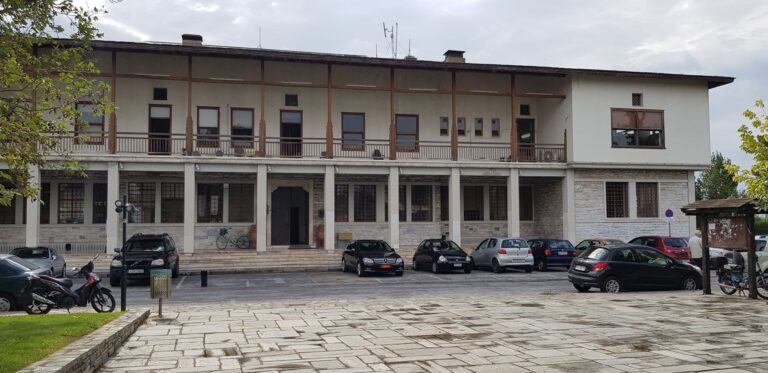 Βόλος: Ο δημοτικός σύμβουλος Β. Ζαχείλας που είχε χτυπήσει τον Κώστα Γαργάλα στη ΔΕΥΑΜΒ μήνυσε τον Μάρκο Βαξεβανόπουλο