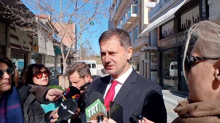Λάρισα: Ανοικτή συζήτηση με τους ανθρώπους της αγοράς είχε ο Υφυπουργός Οικονομικών Χάρης Θεοχάρης