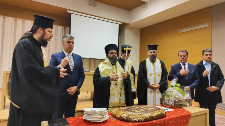 Επίσημη πρώτη για την νέα διοίκηση της Περιφέρειας ΑΜ-Θ με την κοπή της πρωτοχρονιάτικης πίτας