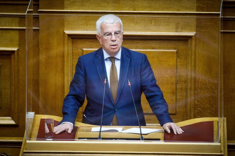 Σ. Σιμόπουλος: Στηρίζω την κυβέρνηση παρά τη διαφωνία μου για τα ομόφυλα ζευγάρια