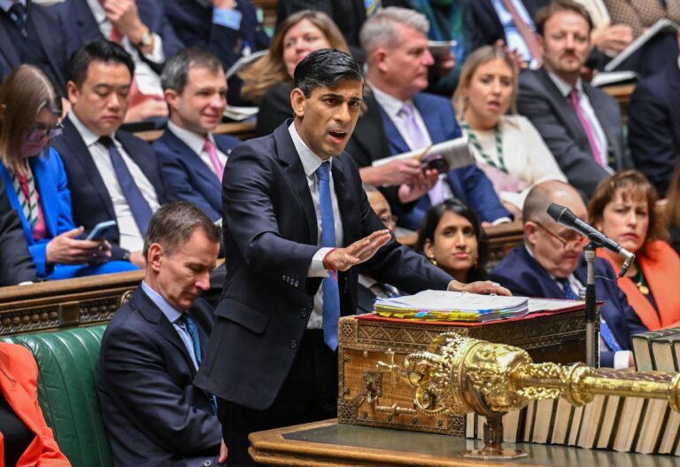 Βρετανία – Έρευνα YouGov: Ιστορική ήττα περιμένει τους Τόρις στις επερχόμενες εκλογές