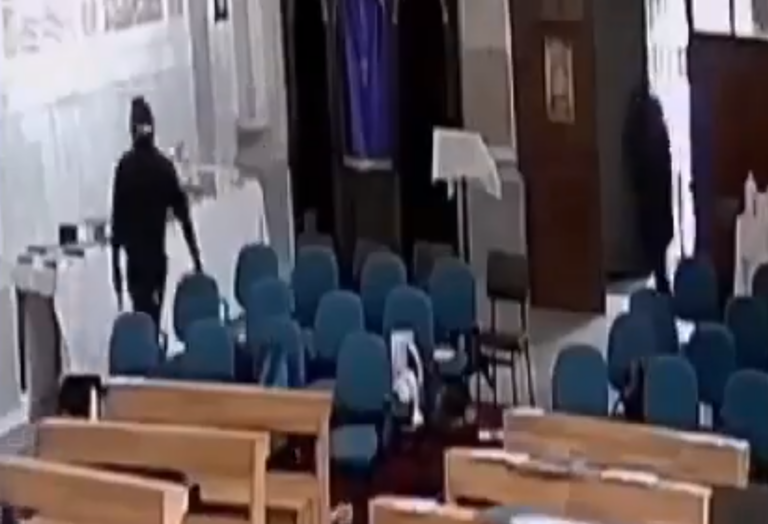 Βίντεο ντοκουμέντο από την επίθεση με έναν νεκρό σε καθολική εκκλησία στην Κωνσταντινούπολη