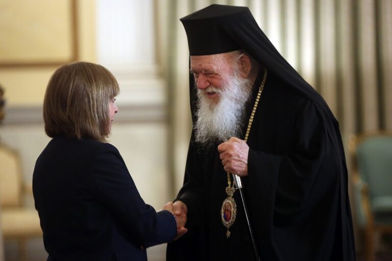 Ευχές στην ΠτΔ για το νέο έτος από πολιτική, στρατιωτική και θρησκευτική ηγεσία