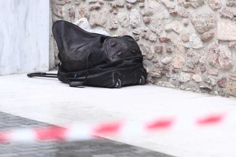 Ύποπτη τσάντα στην οδό Στουρνάρη – Σε ελεγχόμενη έκρηξη προχώρησε το ΤΕΕΜ