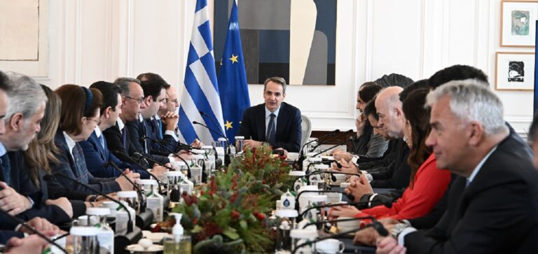 Μαξίμου: Οι προτεραιότητες και οι στόχοι για το 2024 – Ποια είναι τα μεγάλα στοιχήματα της κυβέρνησης