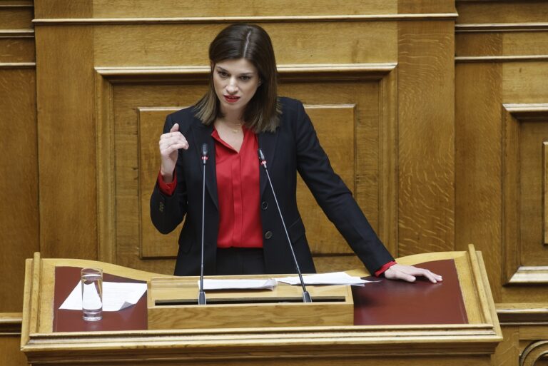 Κ. Νοτοπούλου: Επικοινωνία διαρκείας εις βάρος της δύσκολης καθημερινότητας και της αλήθειας 