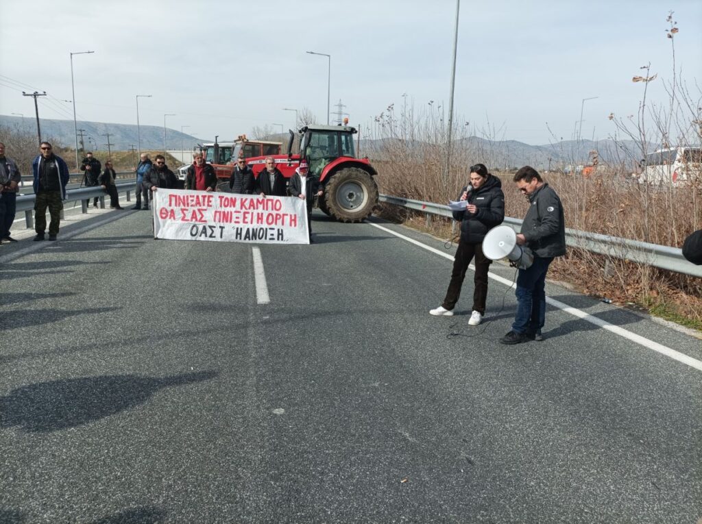 Απέκλεισαν συμβολικά την Εθνική Οδό Τρικάλων – Λάρισας οι αγρότες στο Ζάρκο Τρικάλων