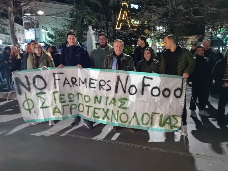 Mε τα τρακτέρ στο κέντρο της Λάρισας