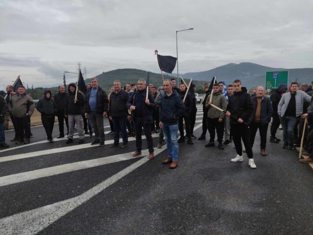 Παράσταση διαμαρτυρίας από τους αγρότες της Νεμέας