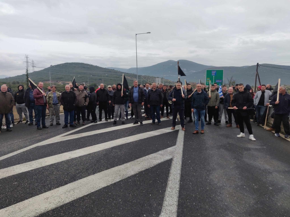 Παράσταση διαμαρτυρίας από τους αγρότες της Νεμέας